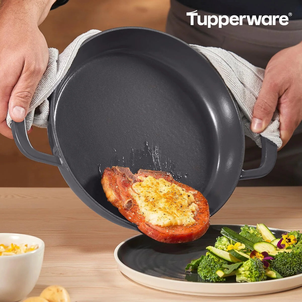 TUPPERWARE Enamelled cast iron pan 26 cm